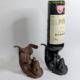 Soporte de vino con forma de perrito